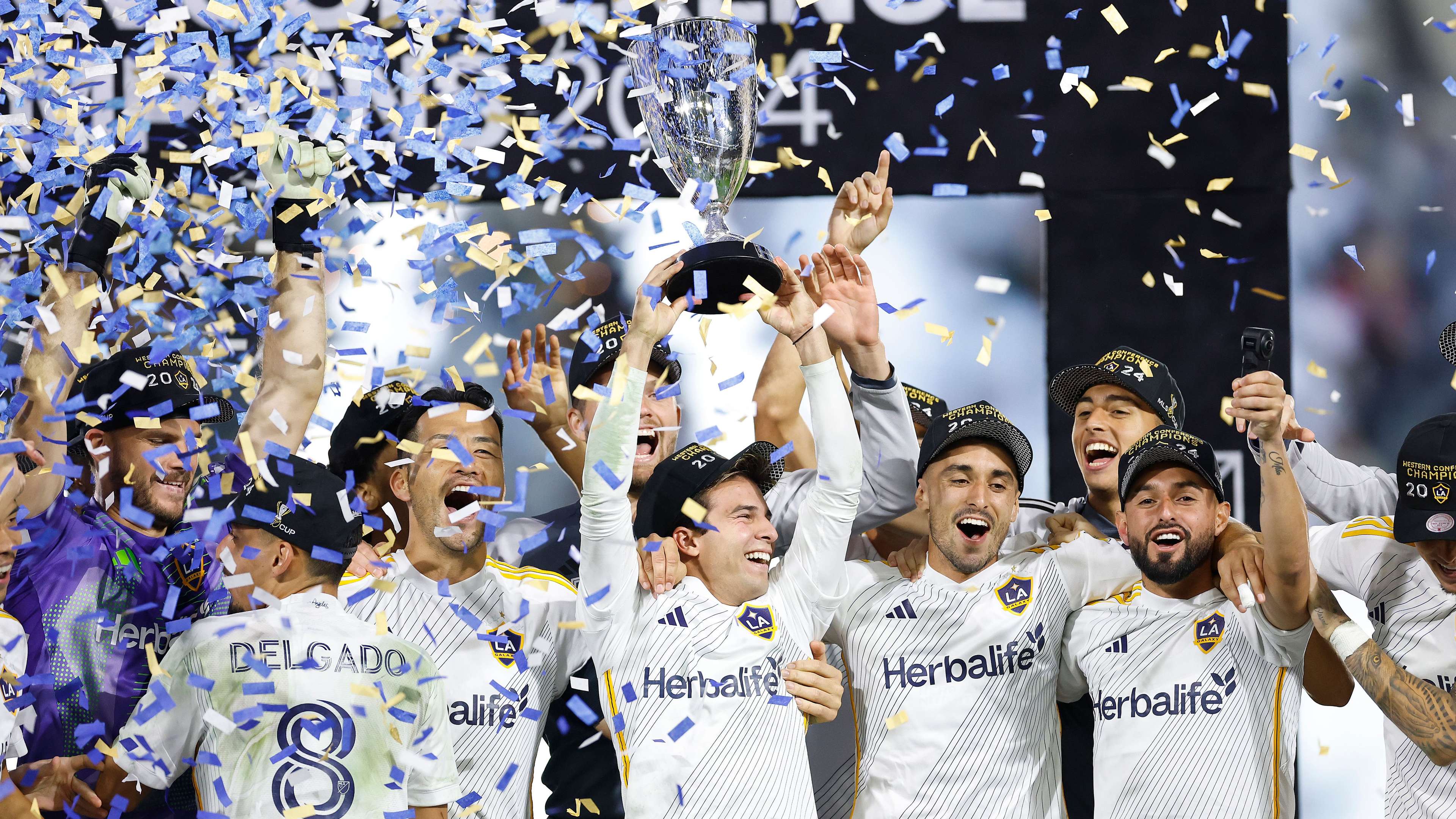 持梅西的 持梅西的